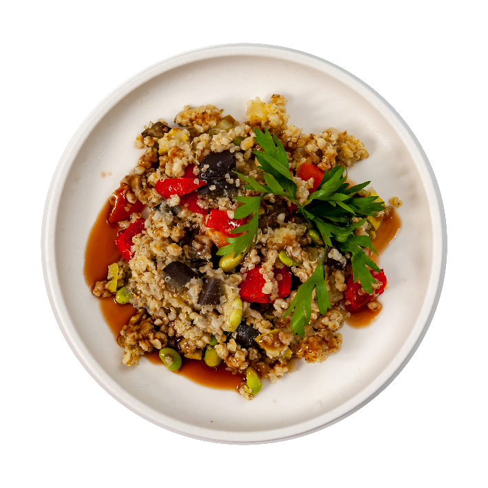 Овощи в остром соусе с перловкой и киноа